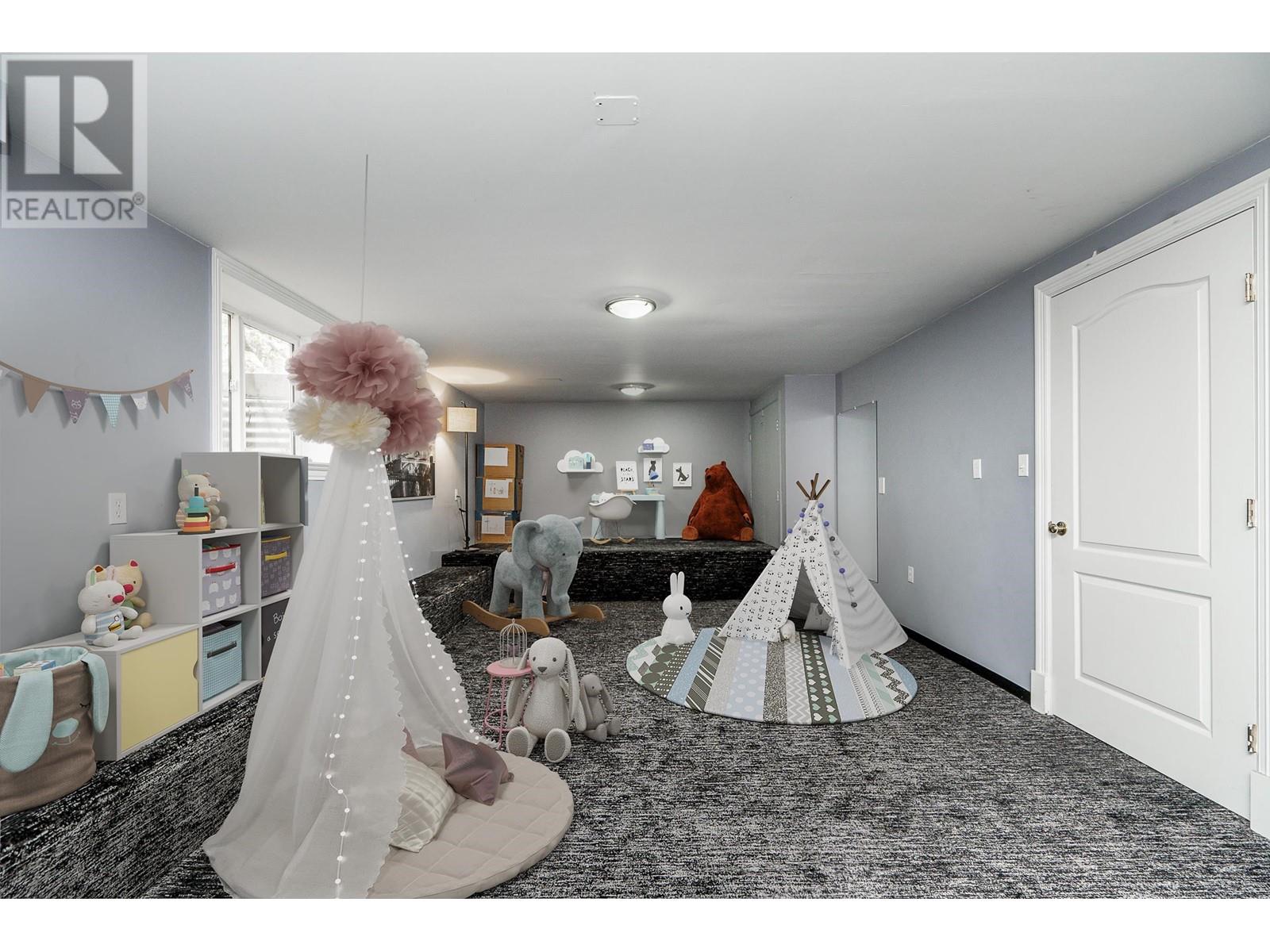 241 BAYVIEW ROAD, Lions Bay