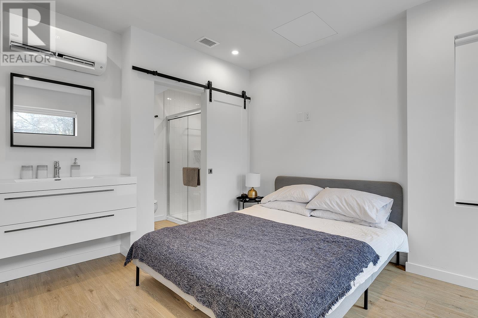 201 417 Cedar Avenue, Kelowna