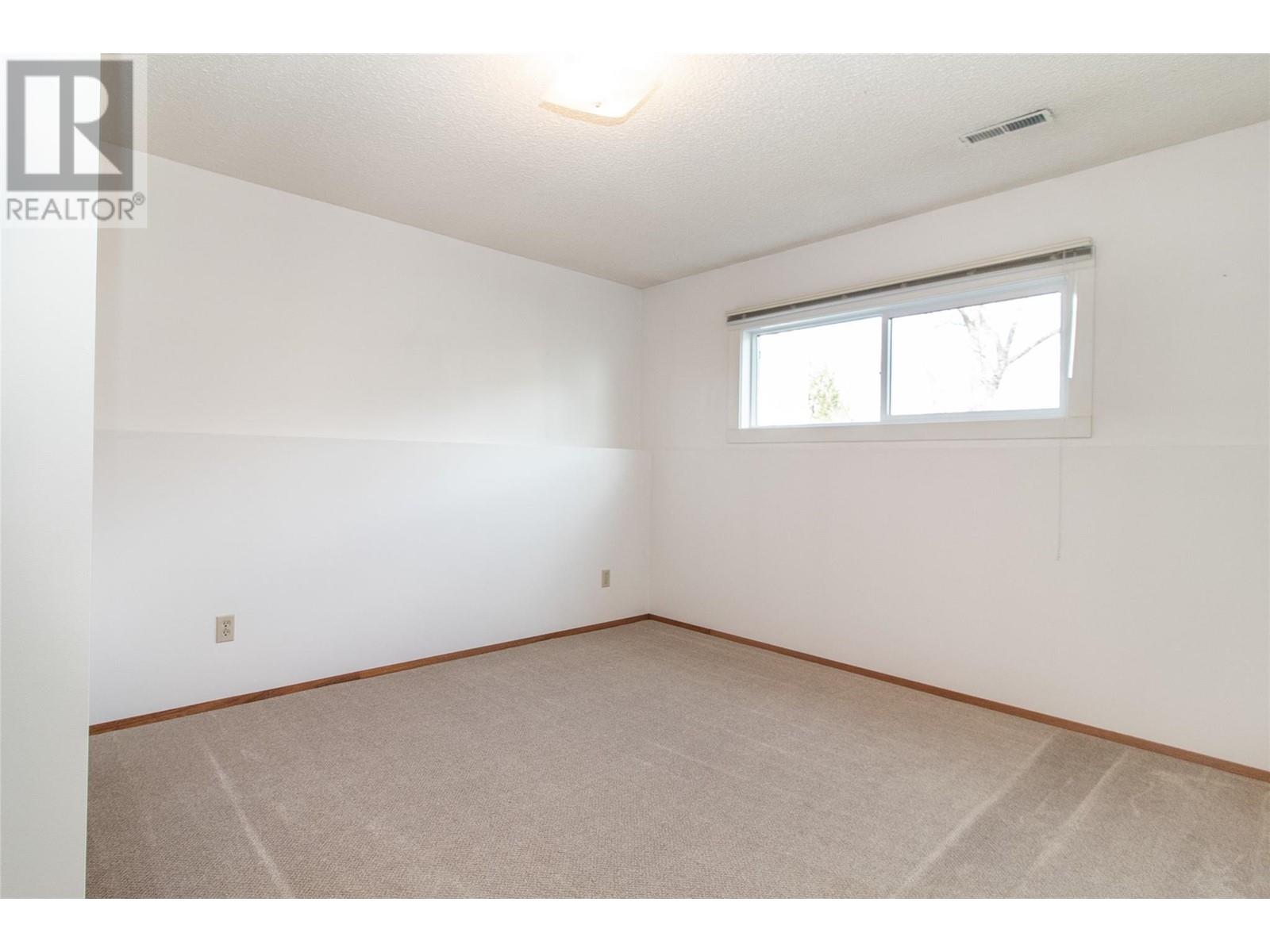  425 Burbank Court, Kelowna