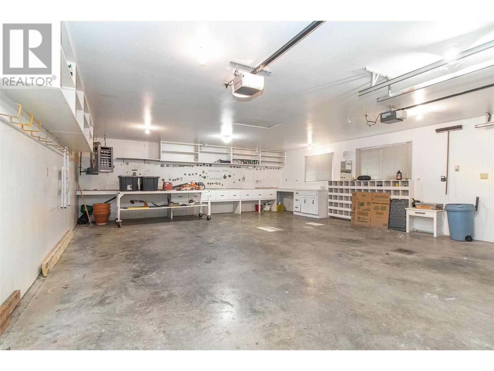  425 Burbank Court, Kelowna