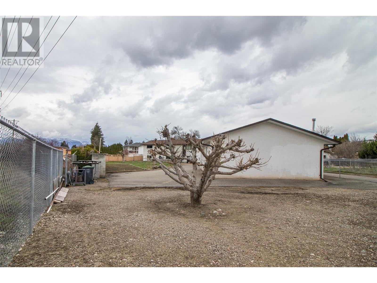  425 Burbank Court, Kelowna