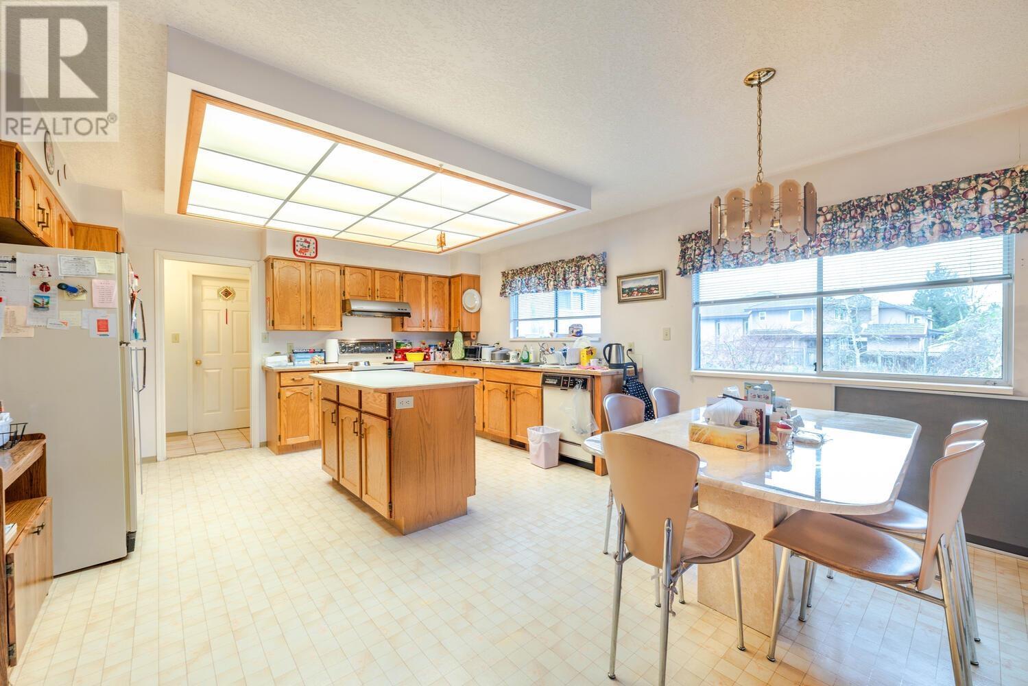 Photo 12 of 7660 Bridge Street, Richmond BC