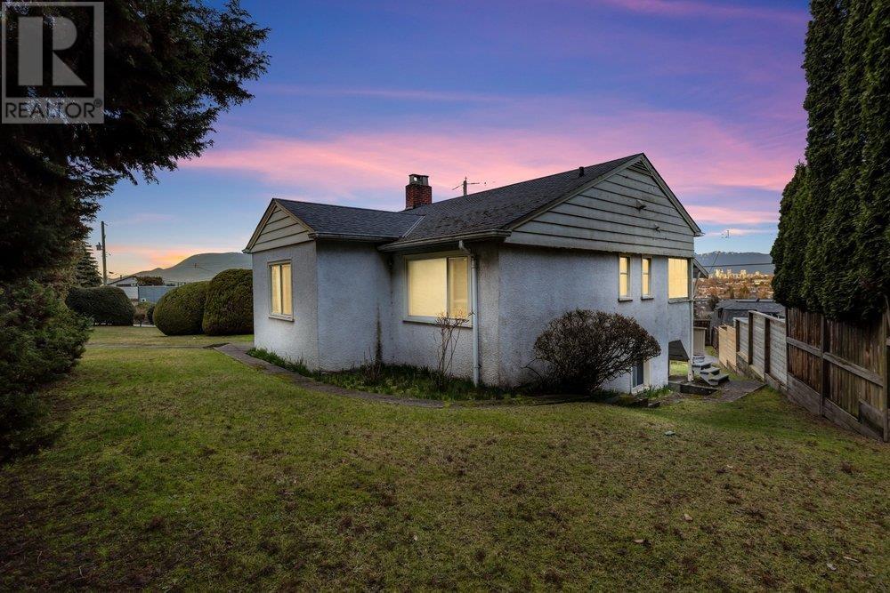Photo 4 of 4180 Quesnel Drive, Vancouver BC