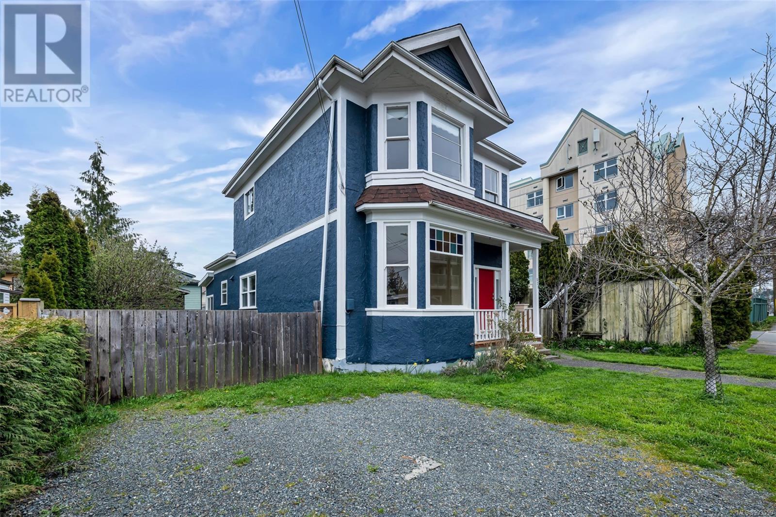 528 Constance Ave, Esquimalt