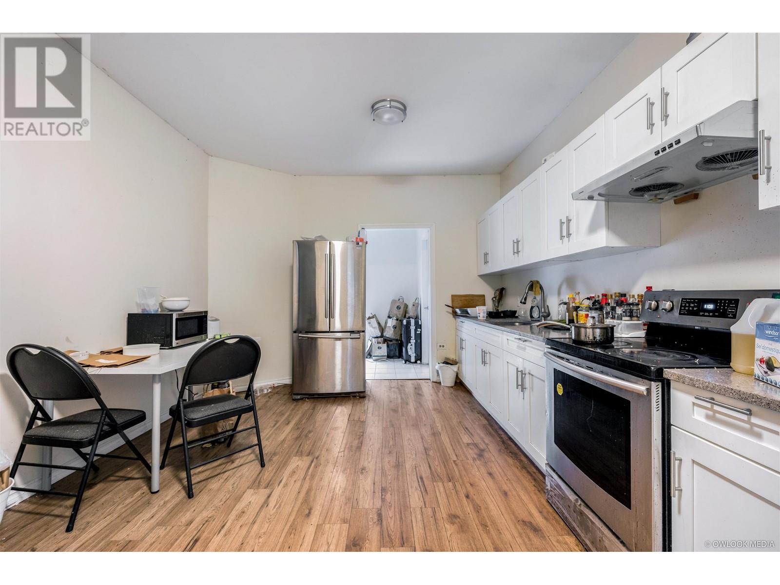 Photo 4 of 250 Duthie Avenue, Burnaby BC