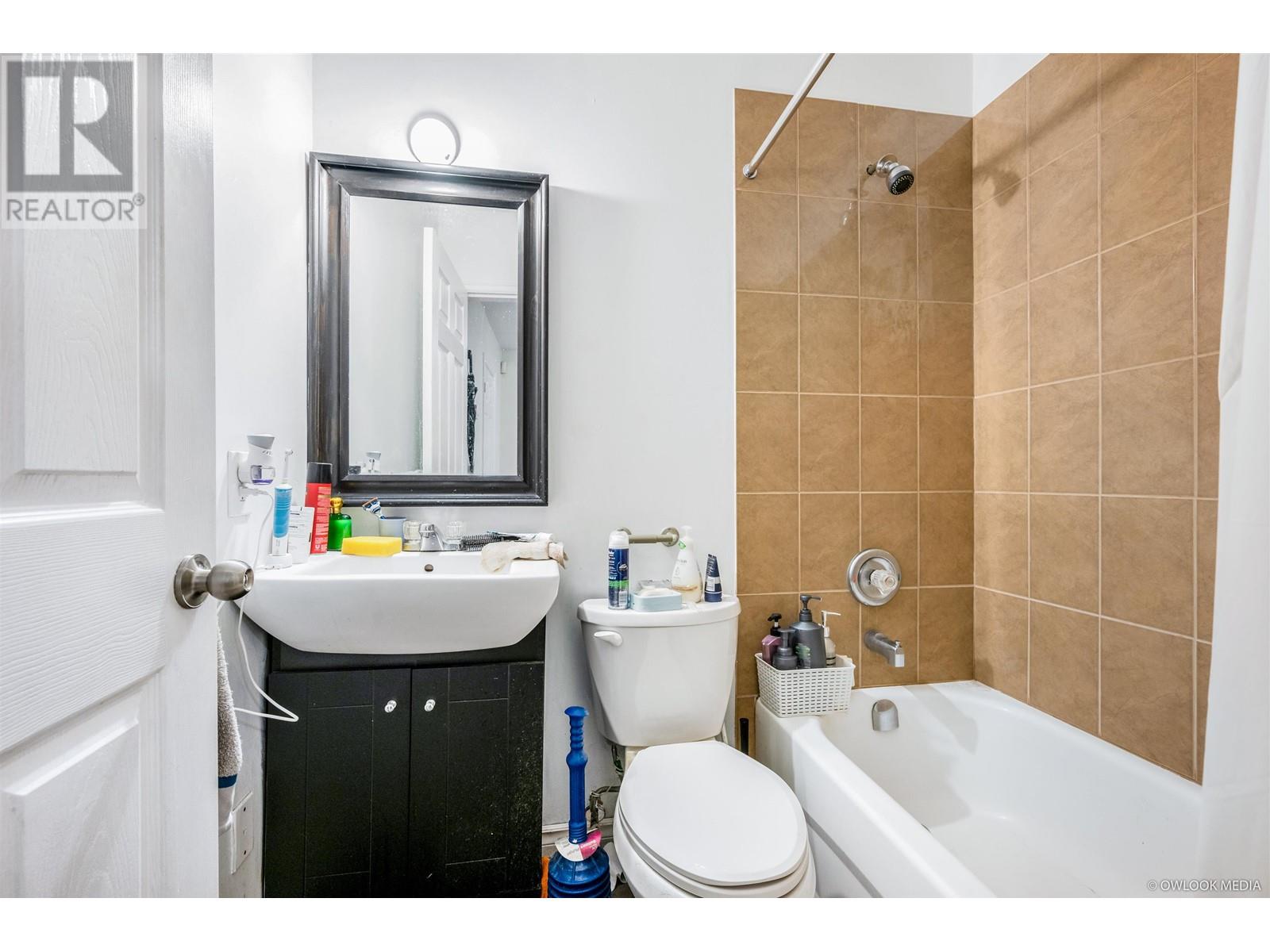 Photo 18 of 250 Duthie Avenue, Burnaby BC