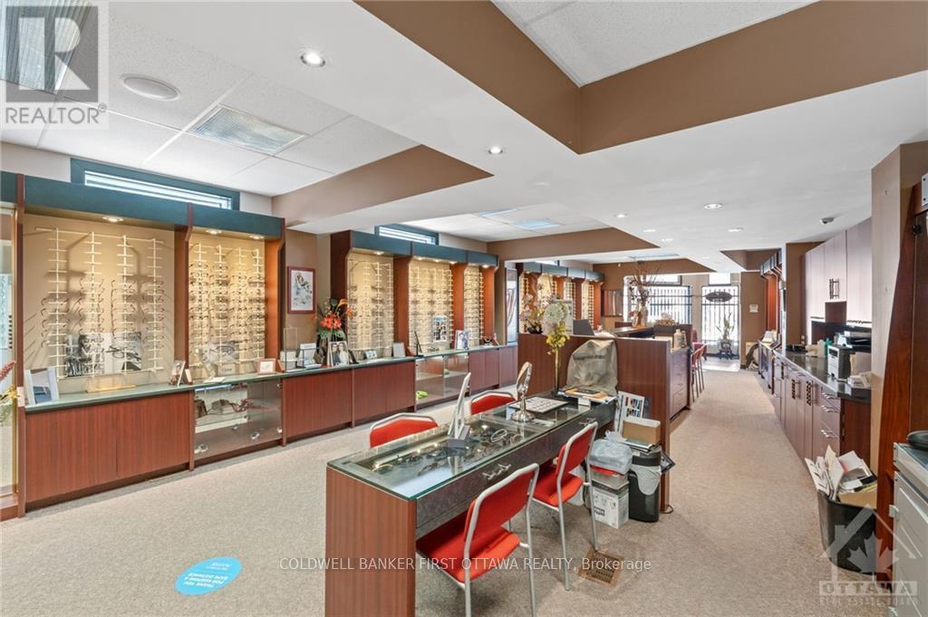 Photo 11 of 1 752 Somerset Street W, Ottawa ON