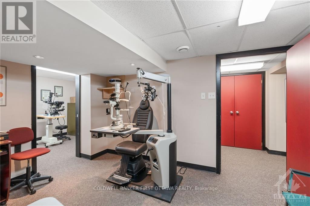 Photo 13 of 1 752 Somerset Street W, Ottawa ON