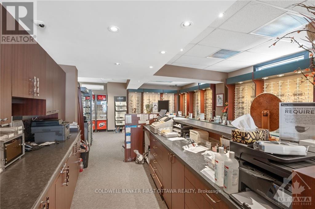 Photo 14 of 1 752 Somerset Street W, Ottawa ON