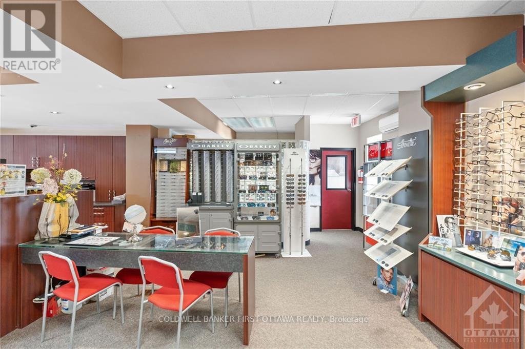 Photo 15 of 1 752 Somerset Street W, Ottawa ON