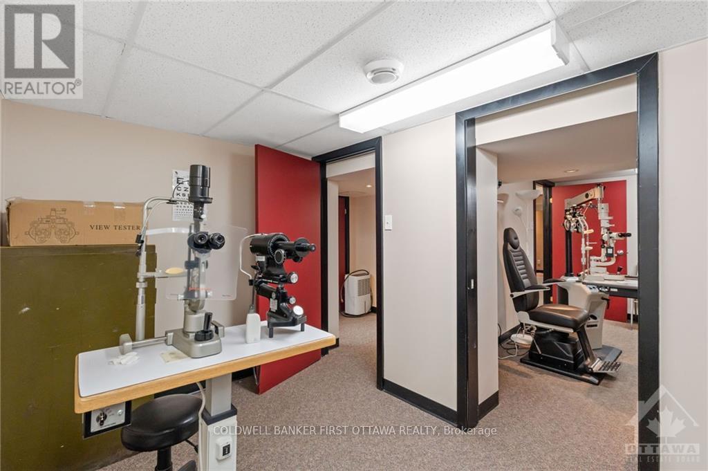 Photo 17 of 1 752 Somerset Street W, Ottawa ON