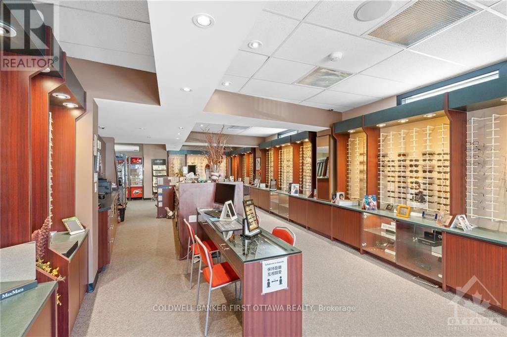 Photo 18 of 1 752 Somerset Street W, Ottawa ON