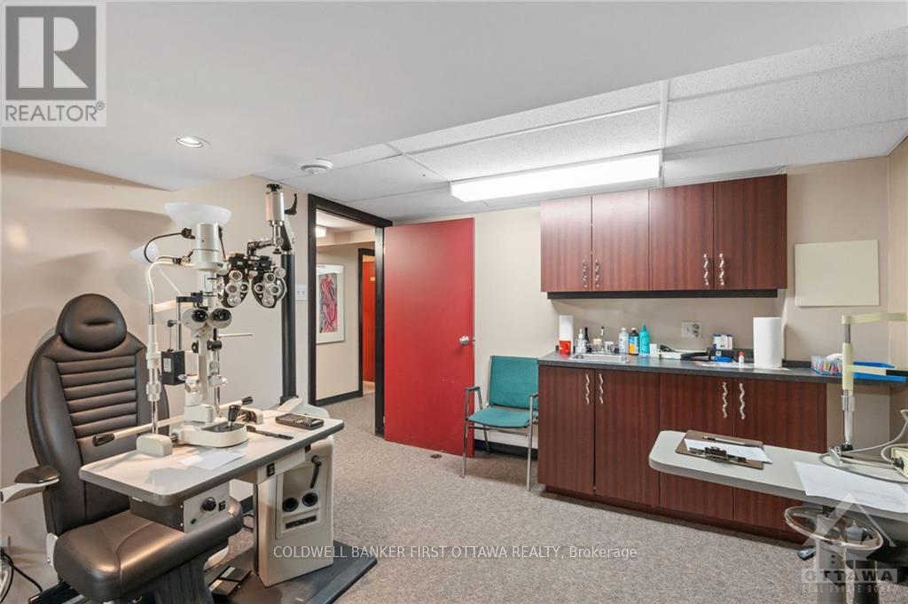 Photo 24 of 1 752 Somerset Street W, Ottawa ON