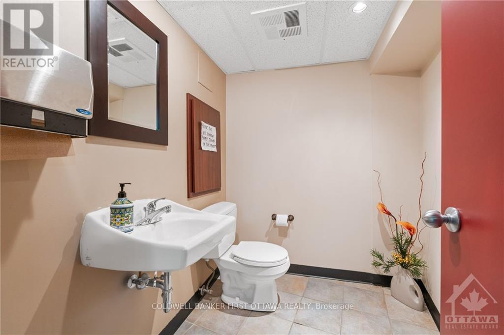 Photo 26 of 1 752 Somerset Street W, Ottawa ON