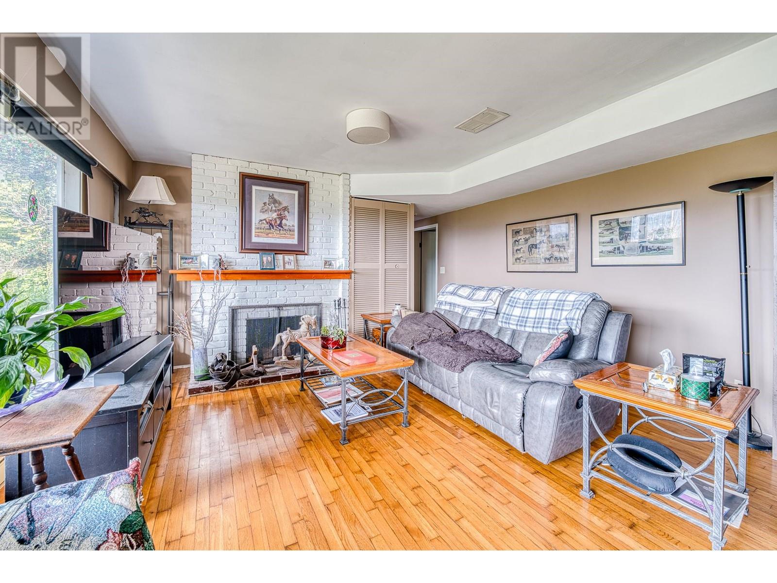 Photo 14 of 7345 Braeside Drive, Burnaby BC