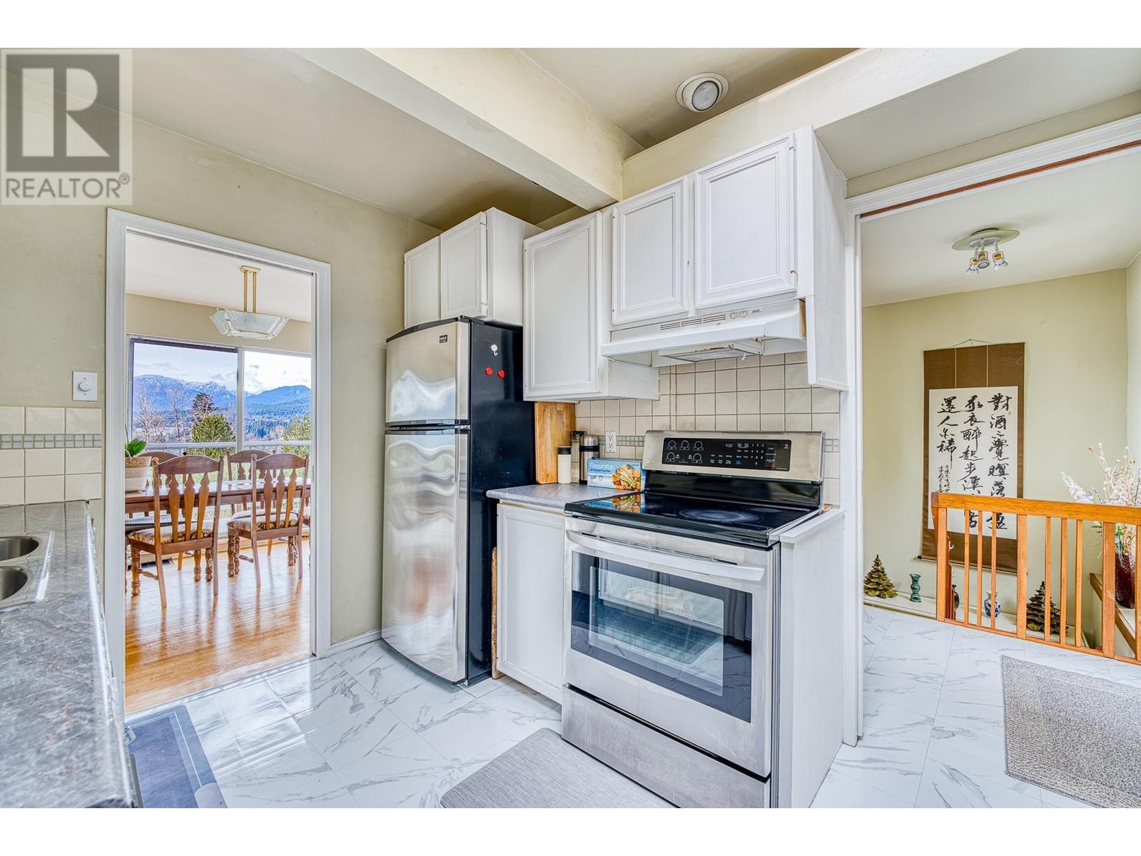 Photo 9 of 7345 Braeside Drive, Burnaby BC