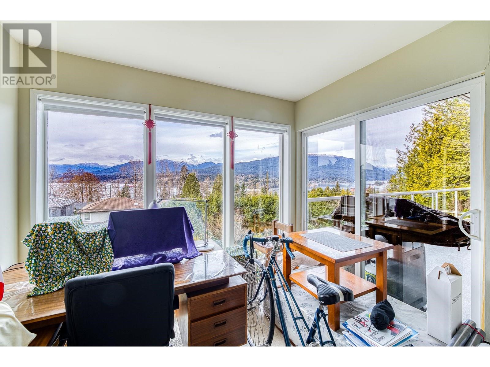 Photo 11 of 7345 Braeside Drive, Burnaby BC