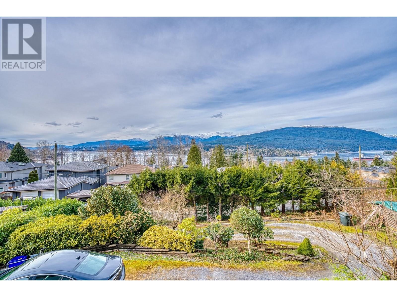 Photo 6 of 7345 Braeside Drive, Burnaby BC