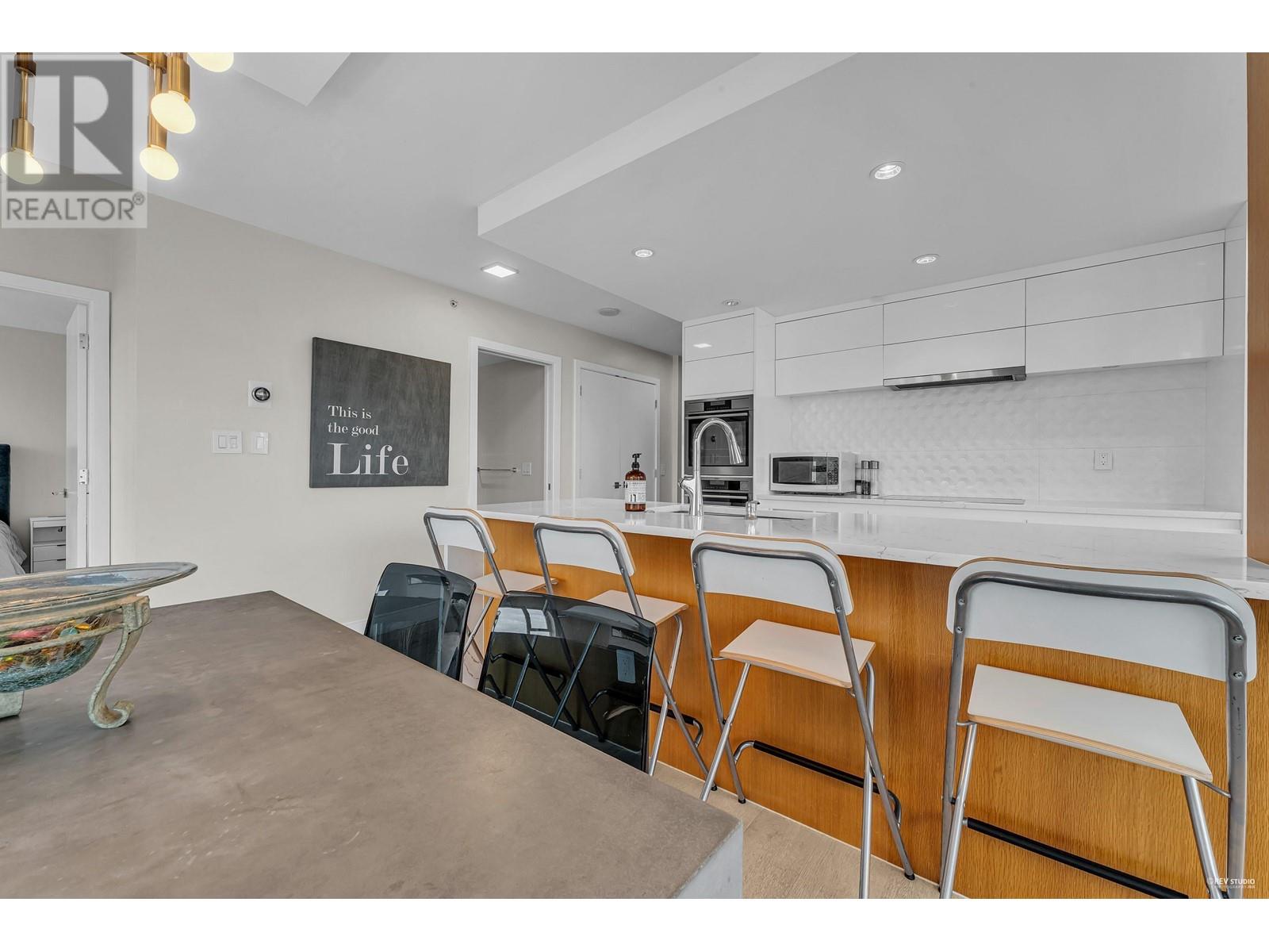 Photo 10 of 3703 188 Keefer Place, Vancouver BC
