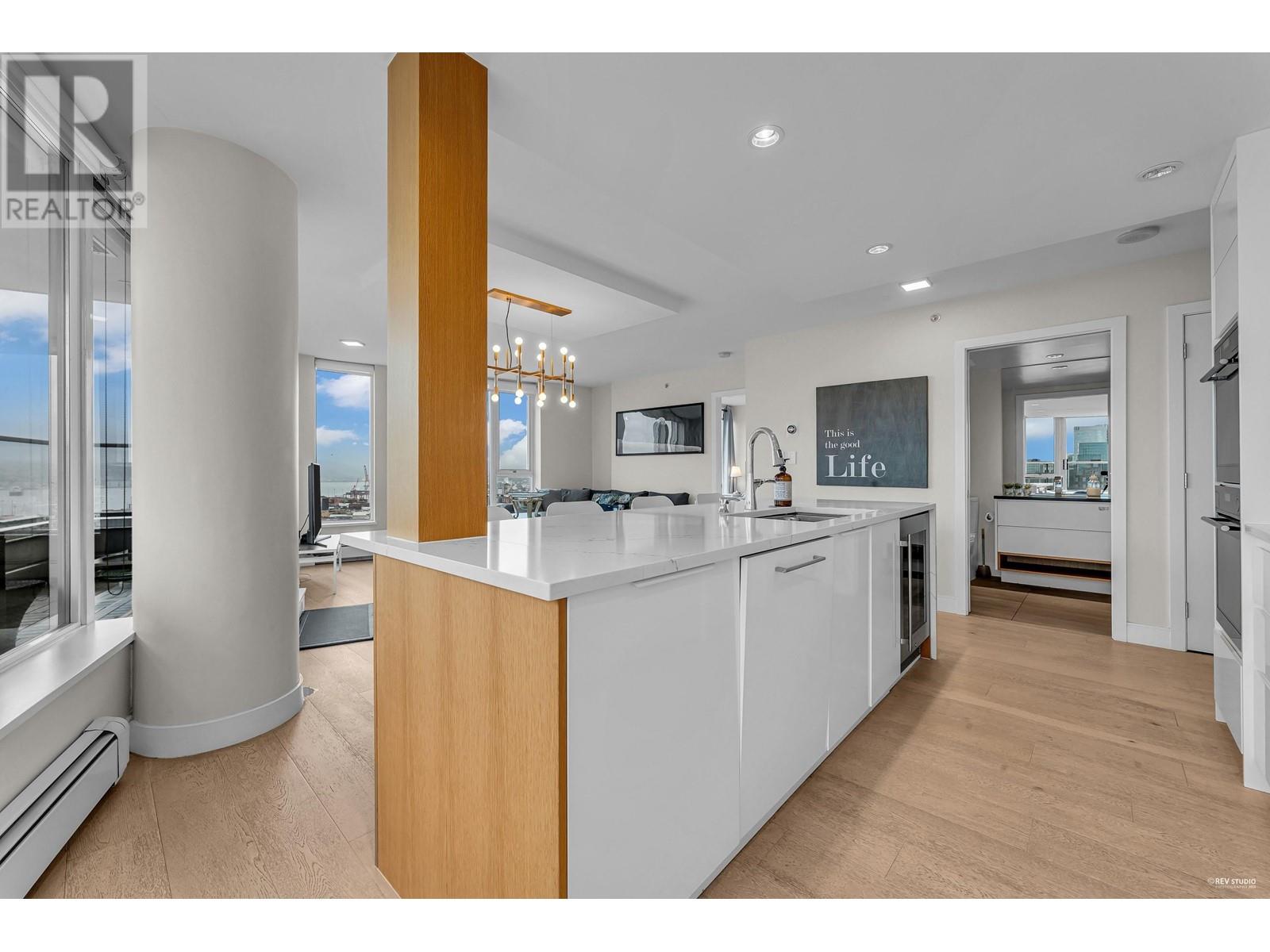 Photo 11 of 3703 188 Keefer Place, Vancouver BC