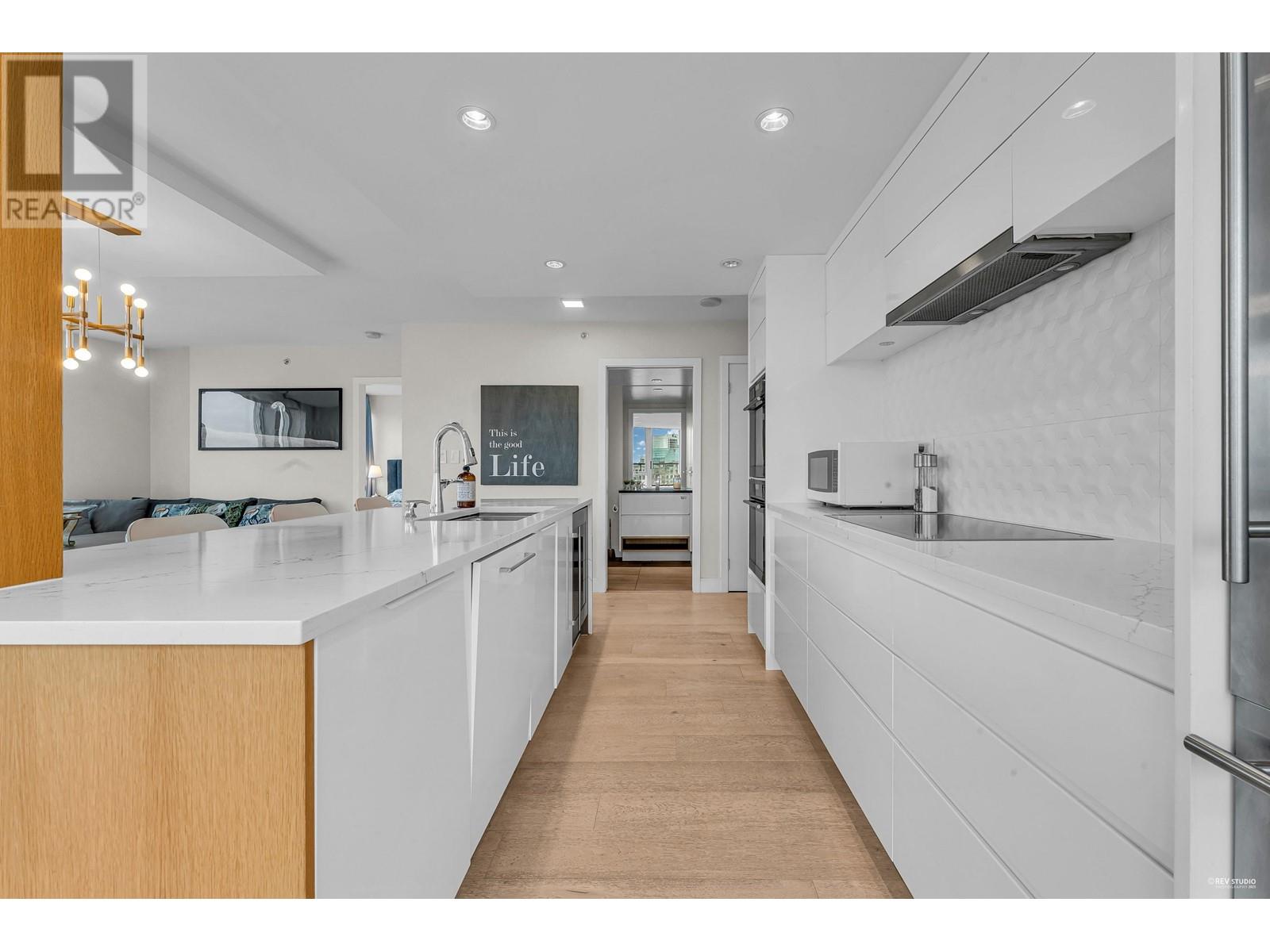 Photo 7 of 3703 188 Keefer Place, Vancouver BC