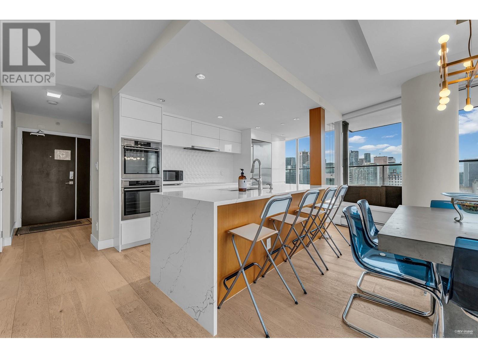 Photo 4 of 3703 188 Keefer Place, Vancouver BC