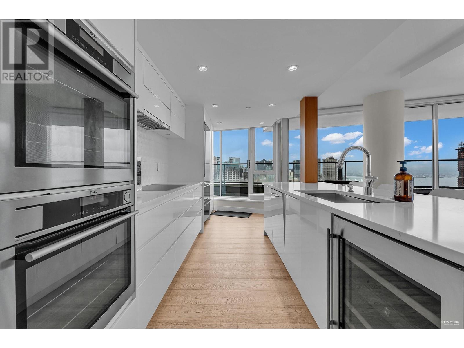 Photo 12 of 3703 188 Keefer Place, Vancouver BC