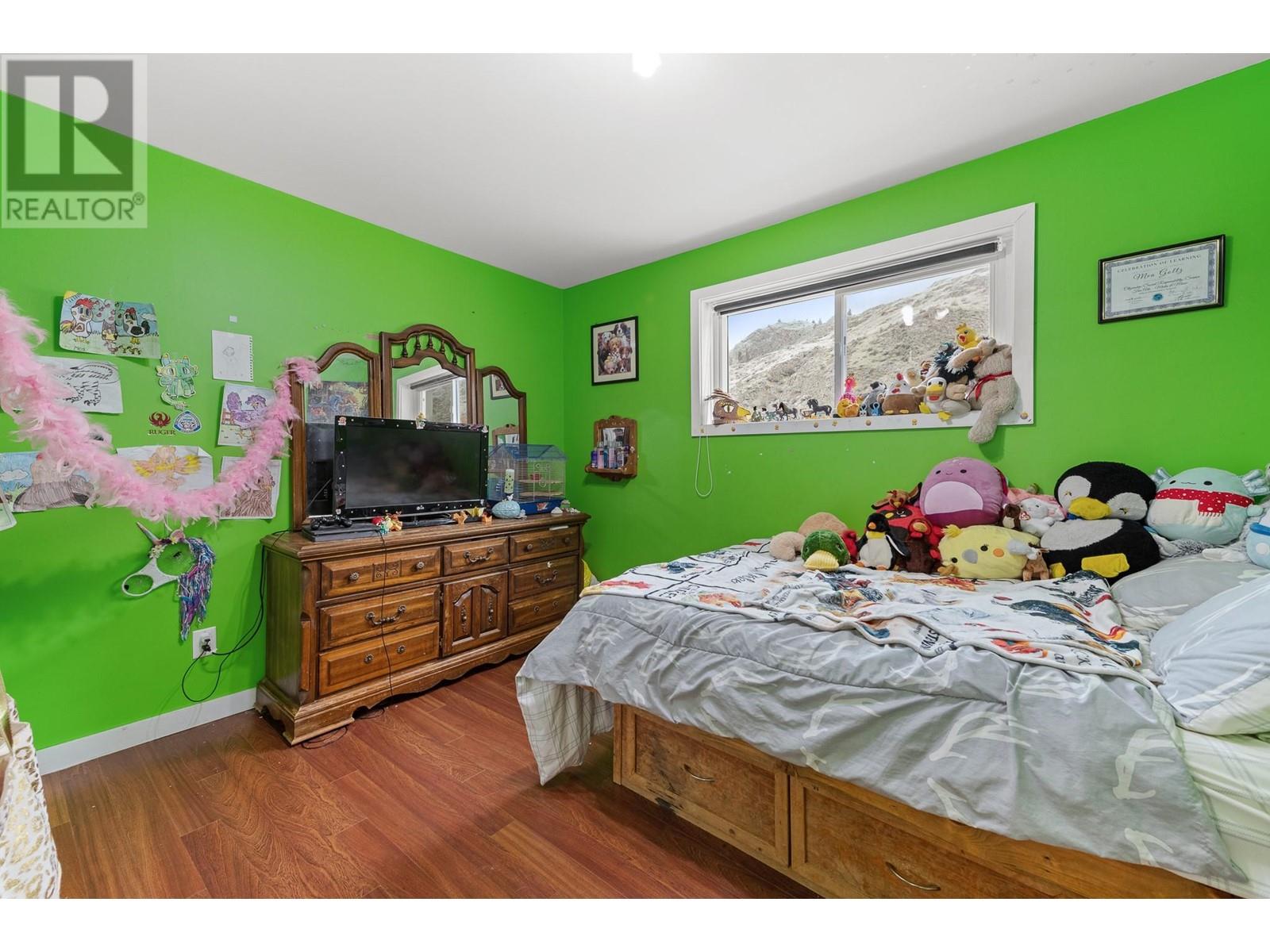  994 ROCKCLIFFE Road, Oliver