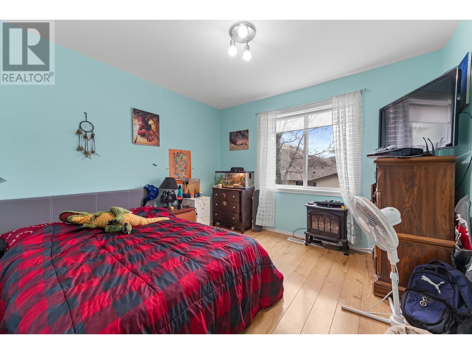  994 ROCKCLIFFE Road, Oliver