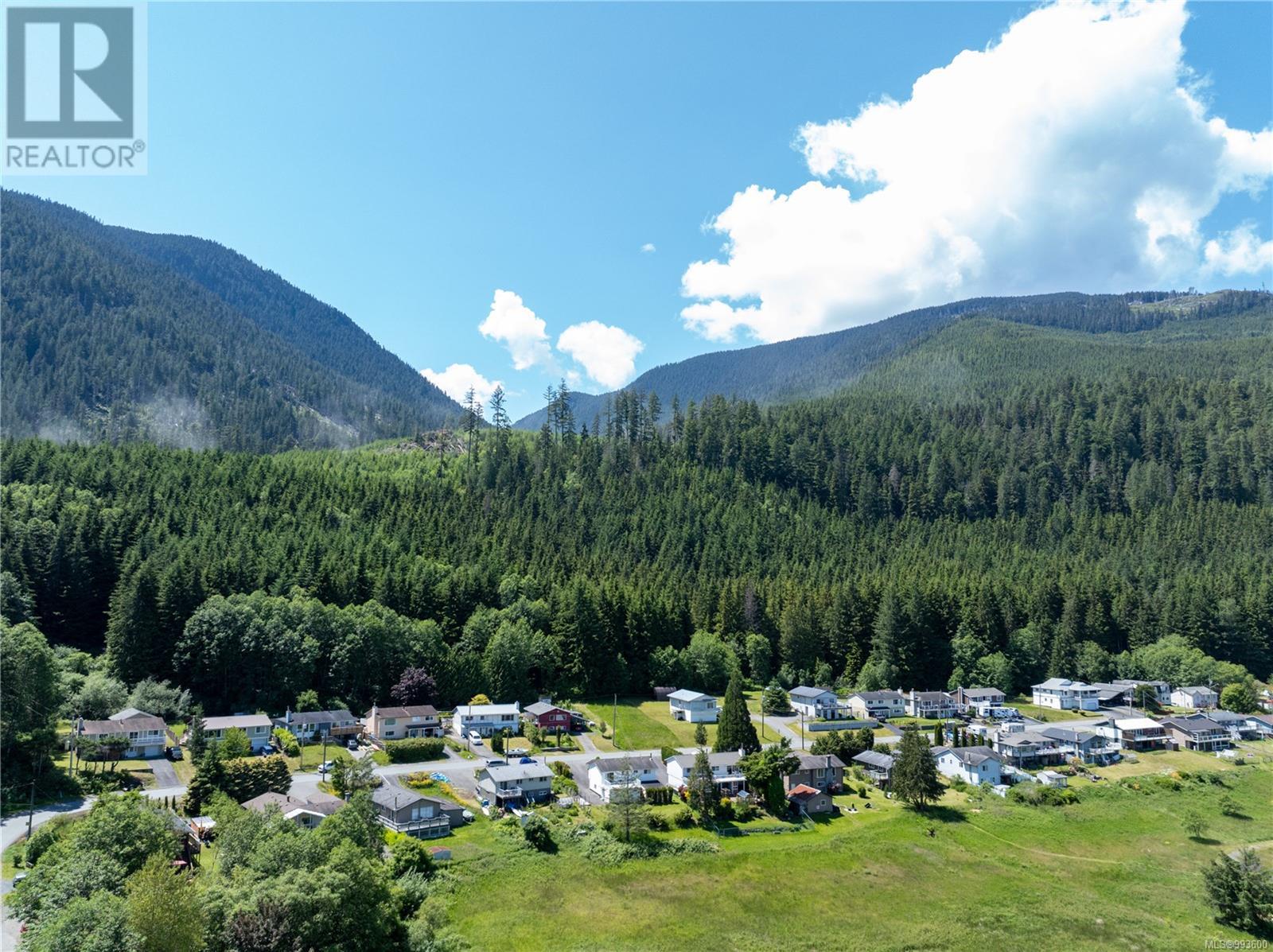 Photo 18 of 204 611 Macmillan Dr, Sayward BC