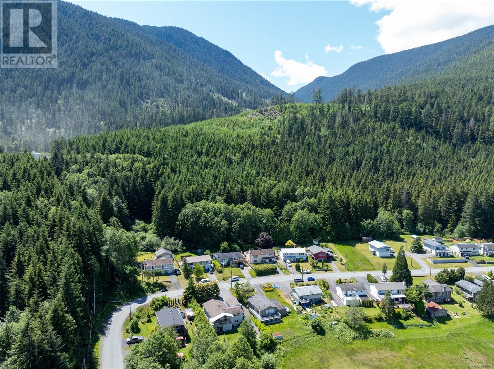 Photo 21 of 204 611 Macmillan Dr, Sayward BC