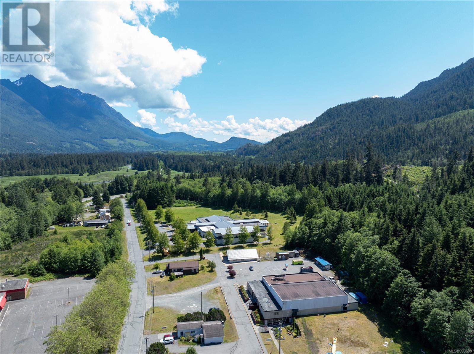 Photo 9 of 204 611 Macmillan Dr, Sayward BC