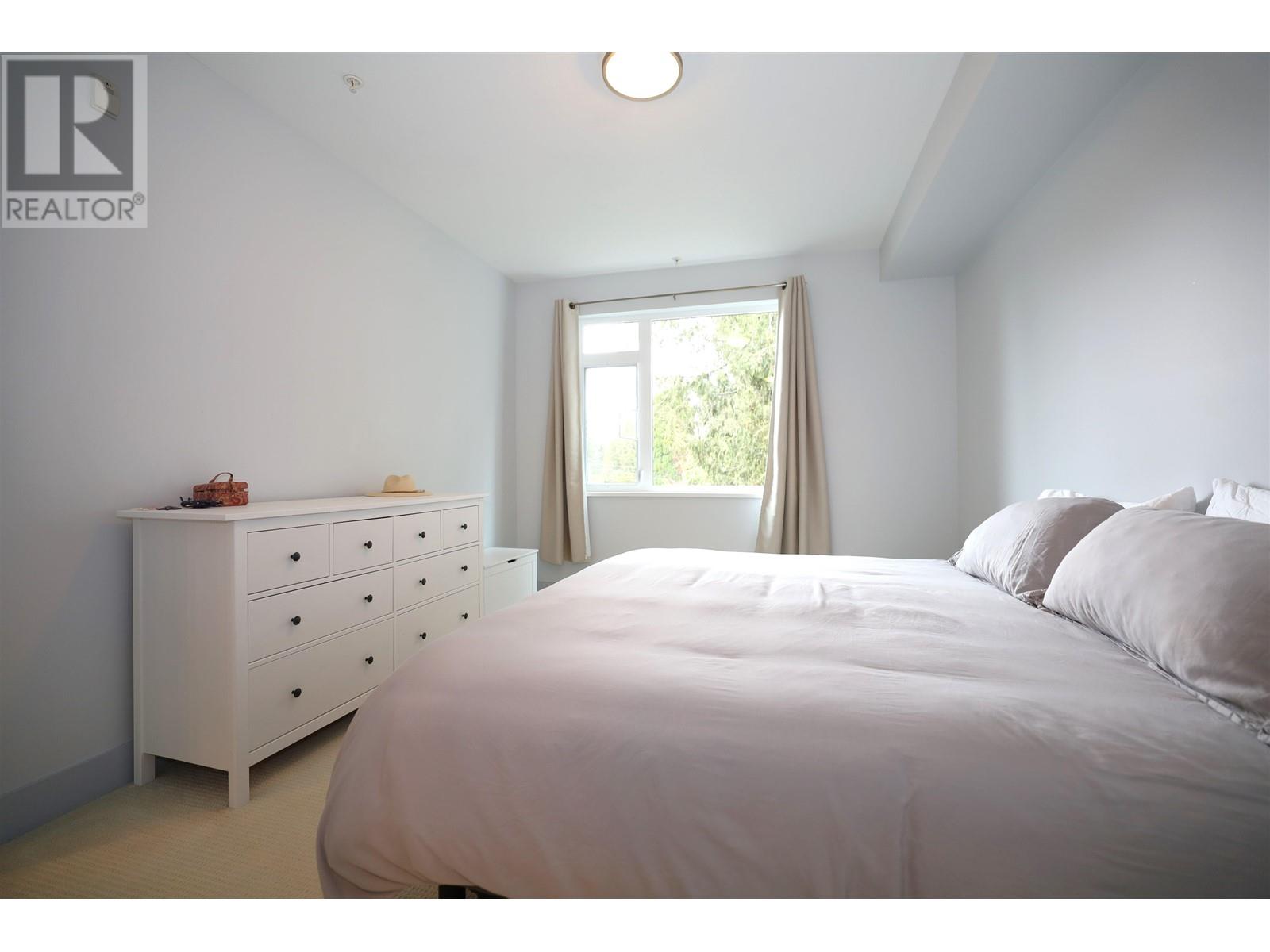 209 5682 WHARF AVENUE, Sechelt