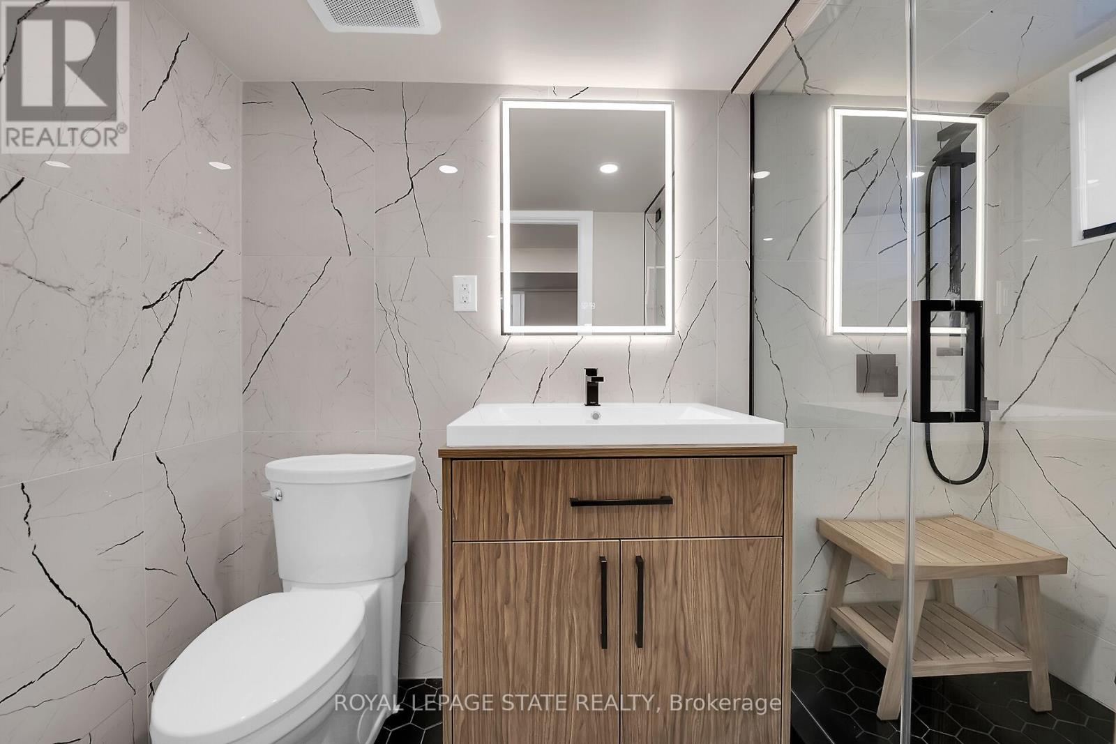 Single Family House for Sale in  ERIN AVENUE Hamilton (Rosedale) 