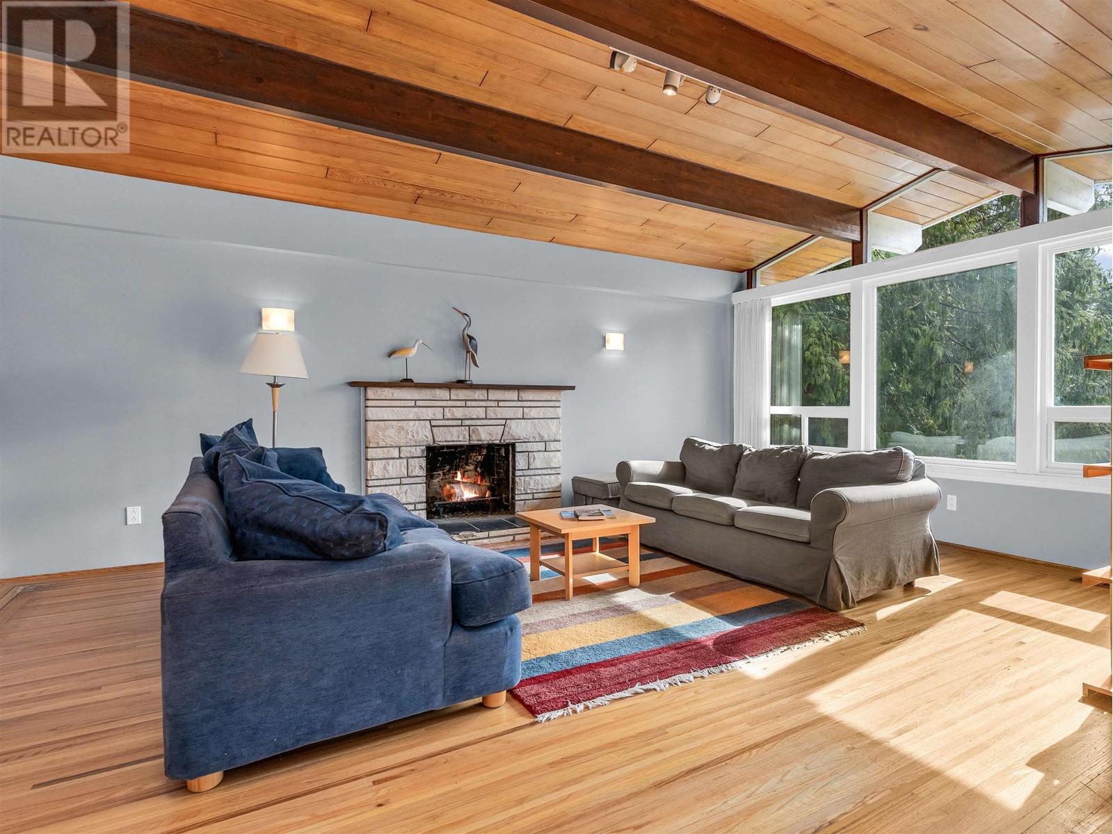 2422 HYANNIS DRIVE, North Vancouver