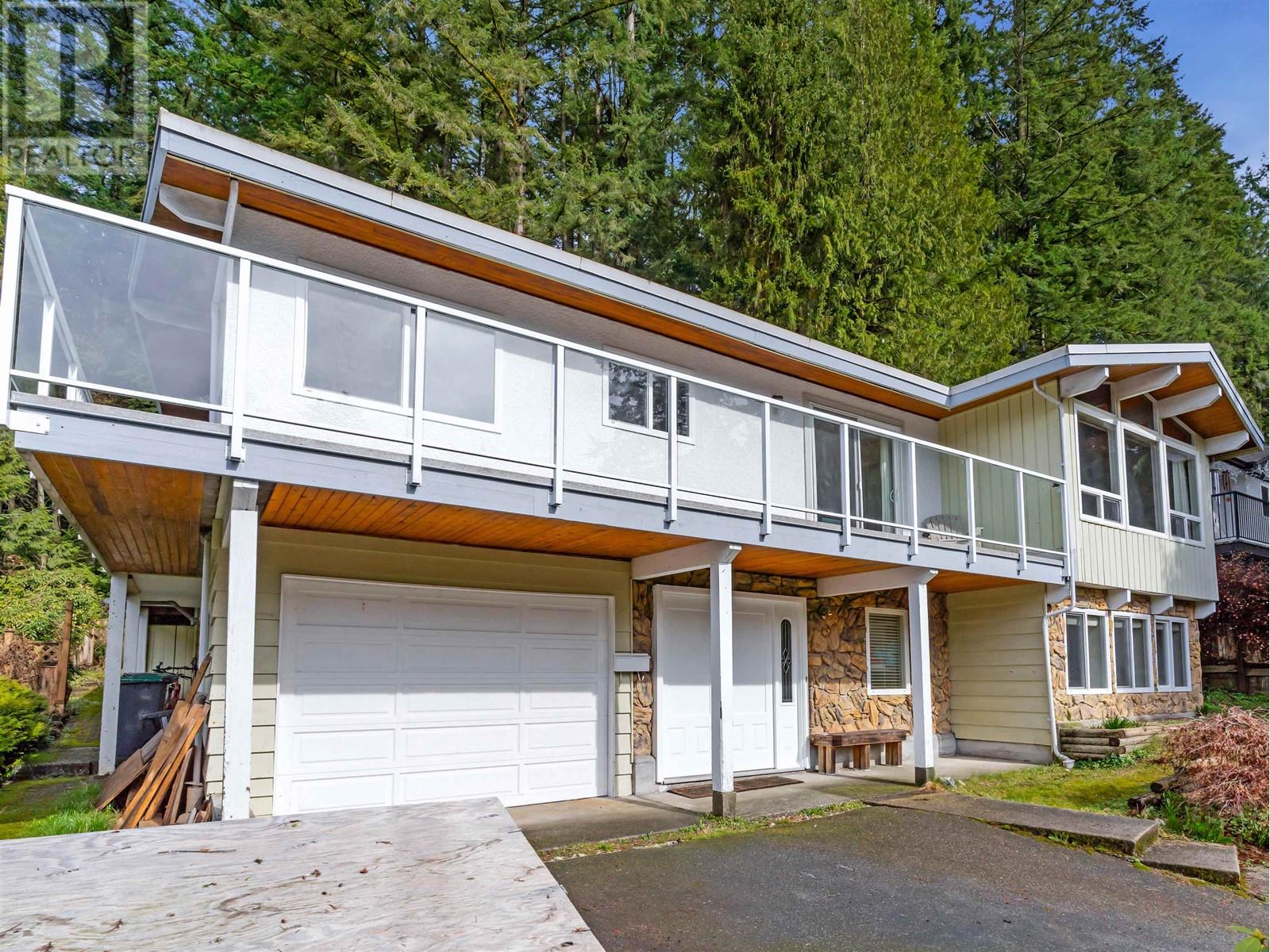 2422 HYANNIS DRIVE, North Vancouver