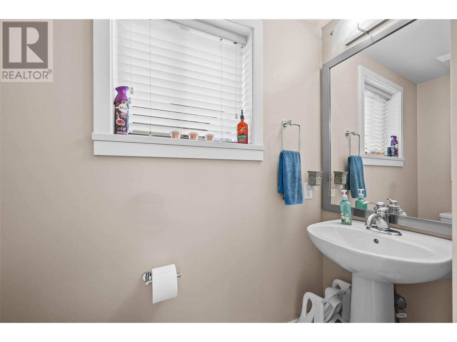 175 HOLLOWAY Drive Unit# 11, Kamloops