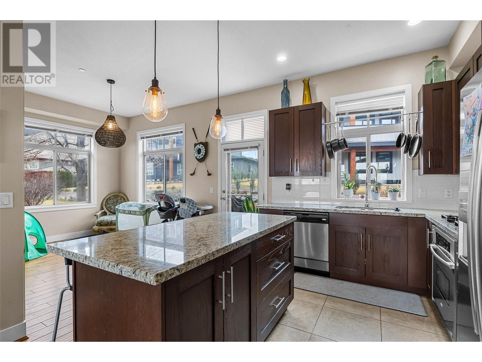 175 HOLLOWAY Drive Unit# 11, Kamloops