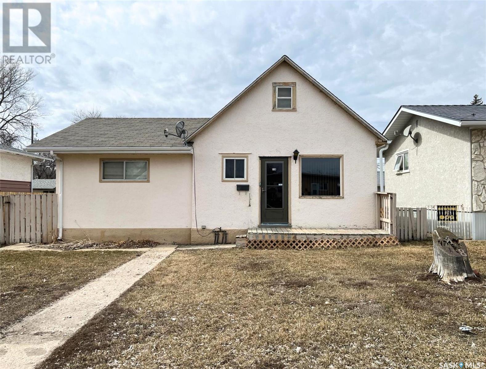 Photo 15 of 118 5th Avenue Se, Swift Current SK
