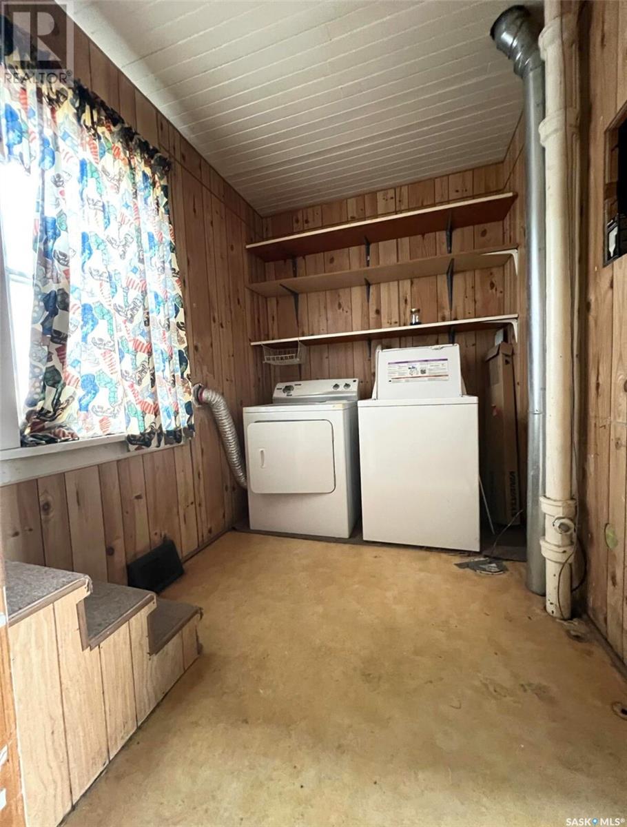Photo 6 of 118 5th Avenue Se, Swift Current SK