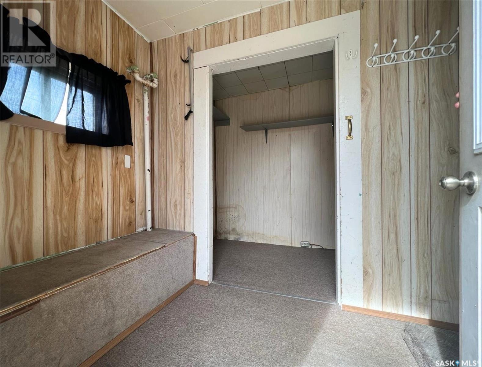 Photo 9 of 118 5th Avenue Se, Swift Current SK