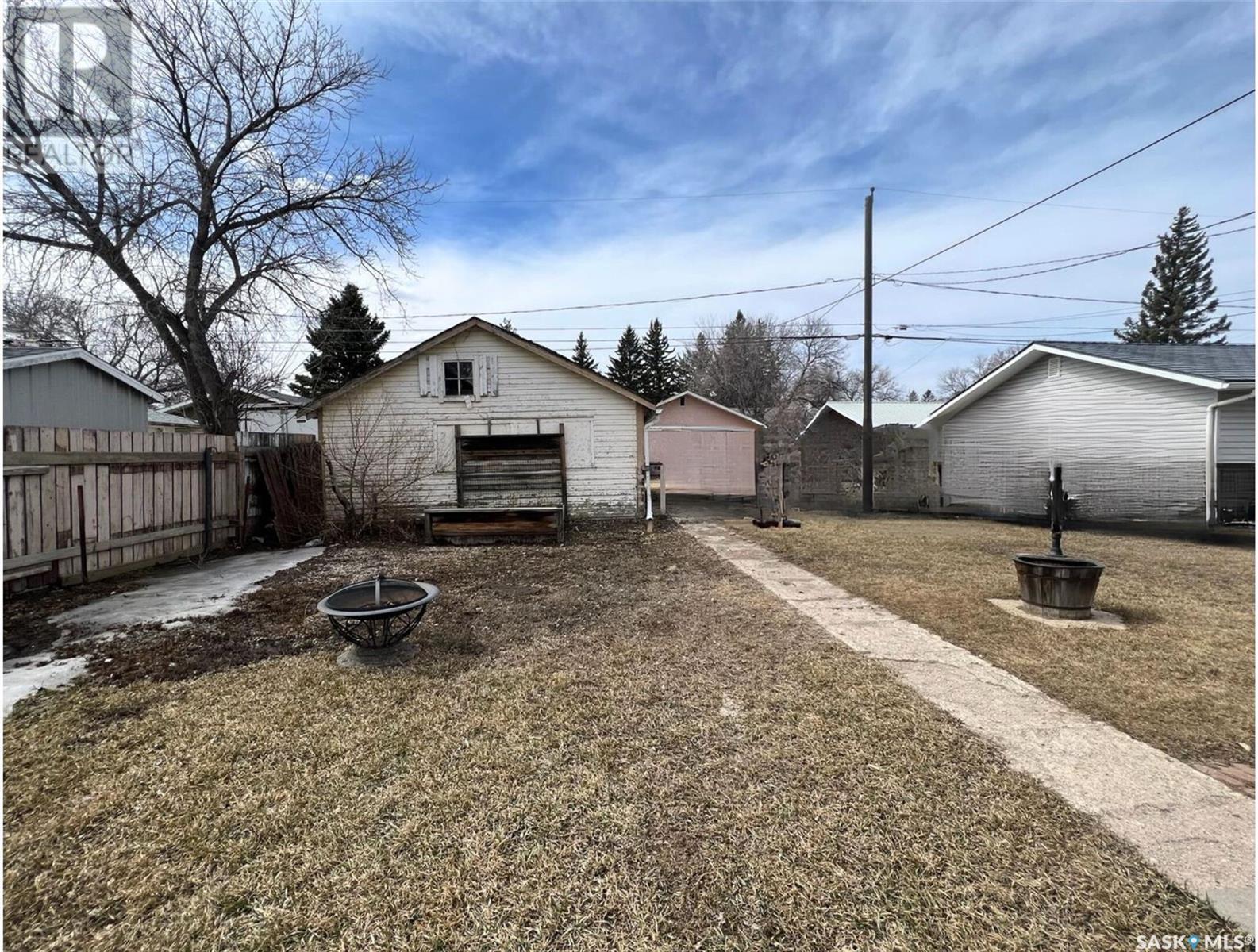 Photo 11 of 118 5th Avenue Se, Swift Current SK