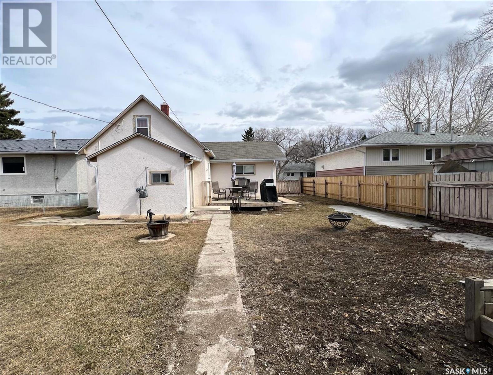 Photo 16 of 118 5th Avenue Se, Swift Current SK