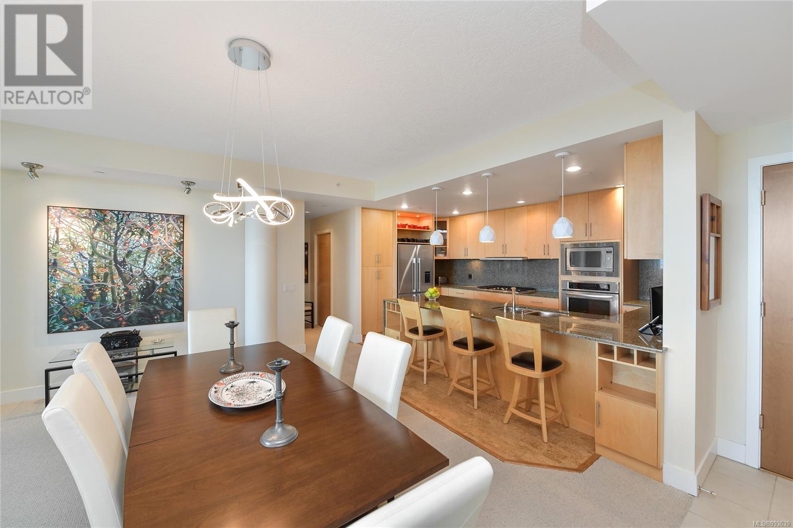 Photo 11 of 502 748 Sayward Hill Terr, Saanich BC