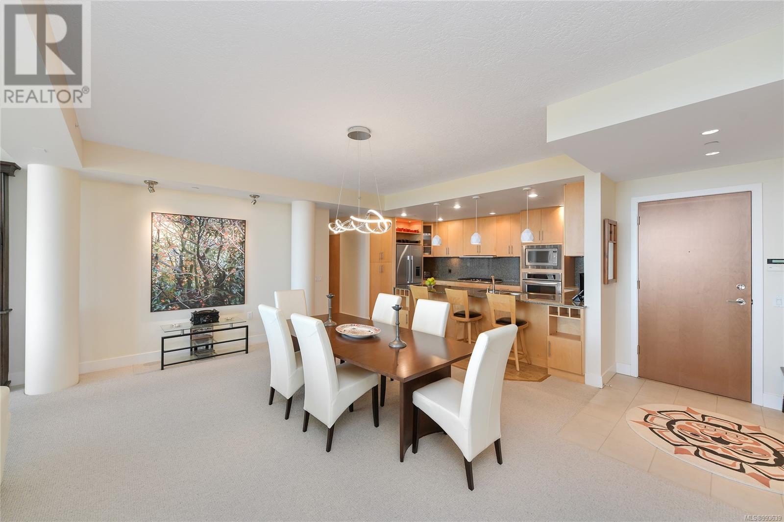 Photo 12 of 502 748 Sayward Hill Terr, Saanich BC