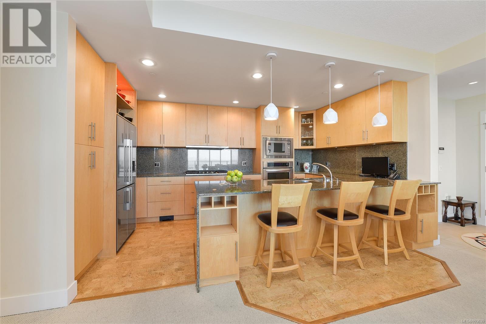 Photo 16 of 502 748 Sayward Hill Terr, Saanich BC