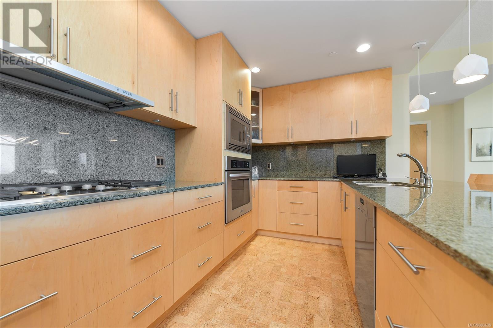 Photo 21 of 502 748 Sayward Hill Terr, Saanich BC