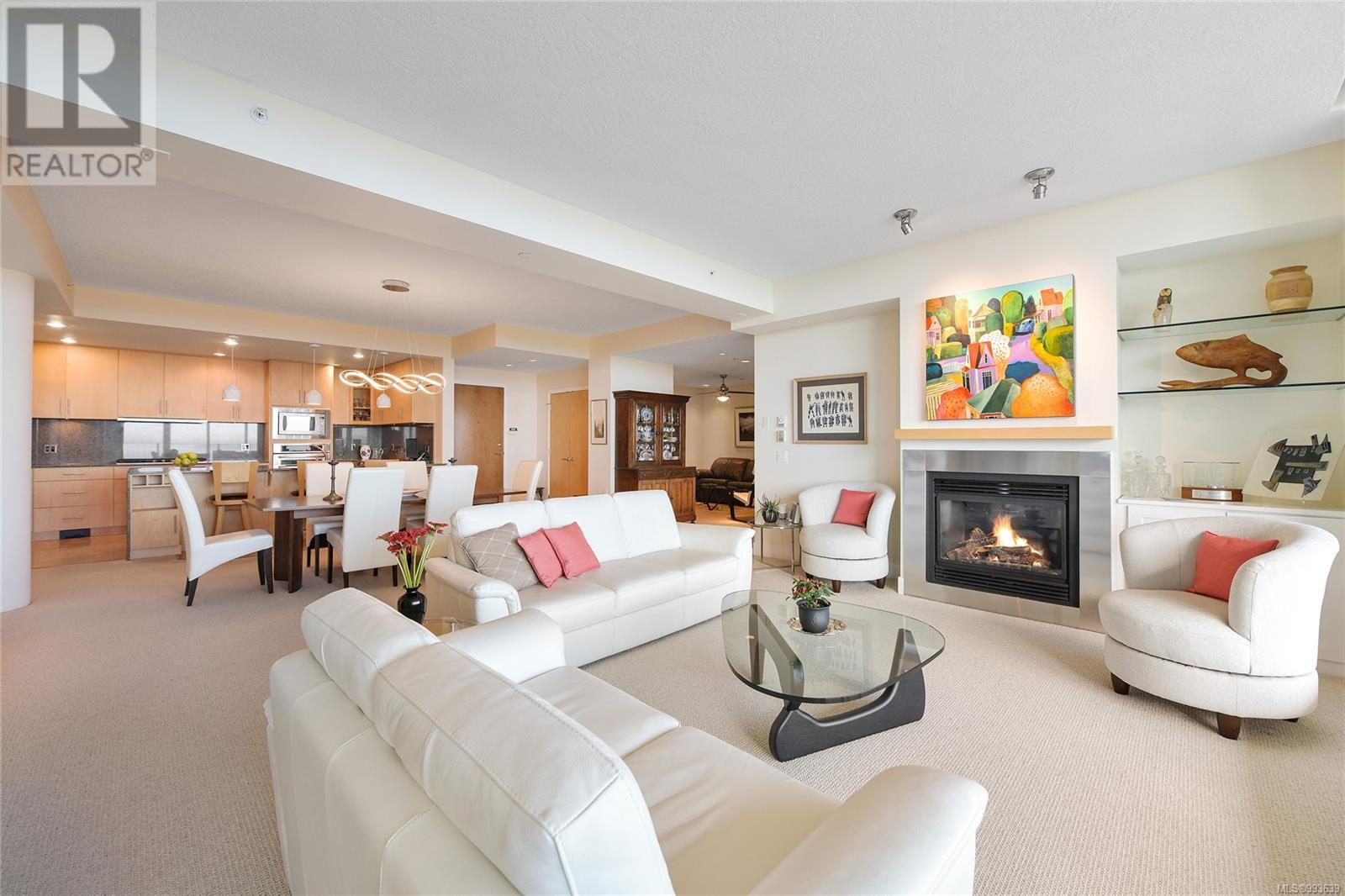 Photo 8 of 502 748 Sayward Hill Terr, Saanich BC