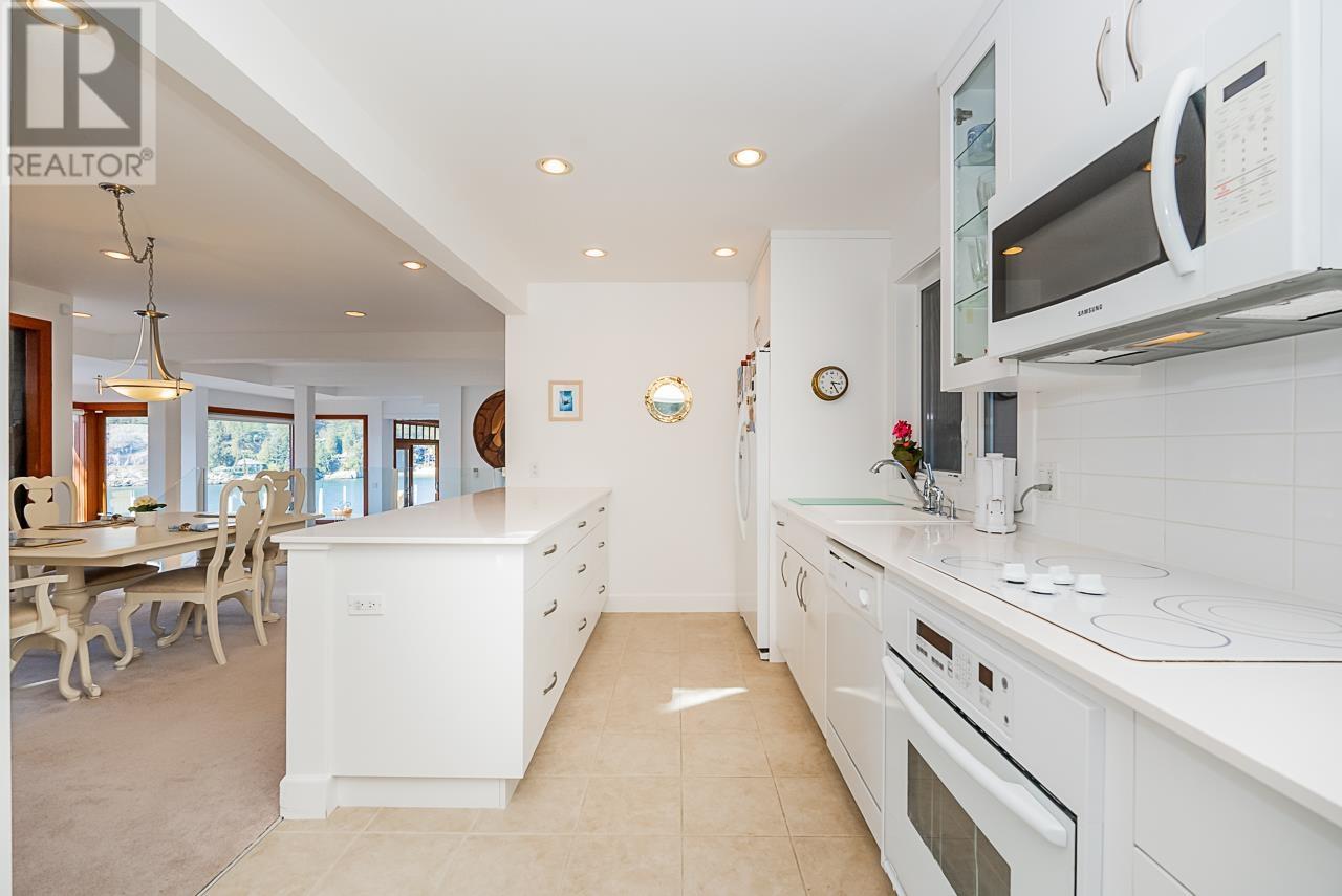 6275 TAYLOR DRIVE, West Vancouver
