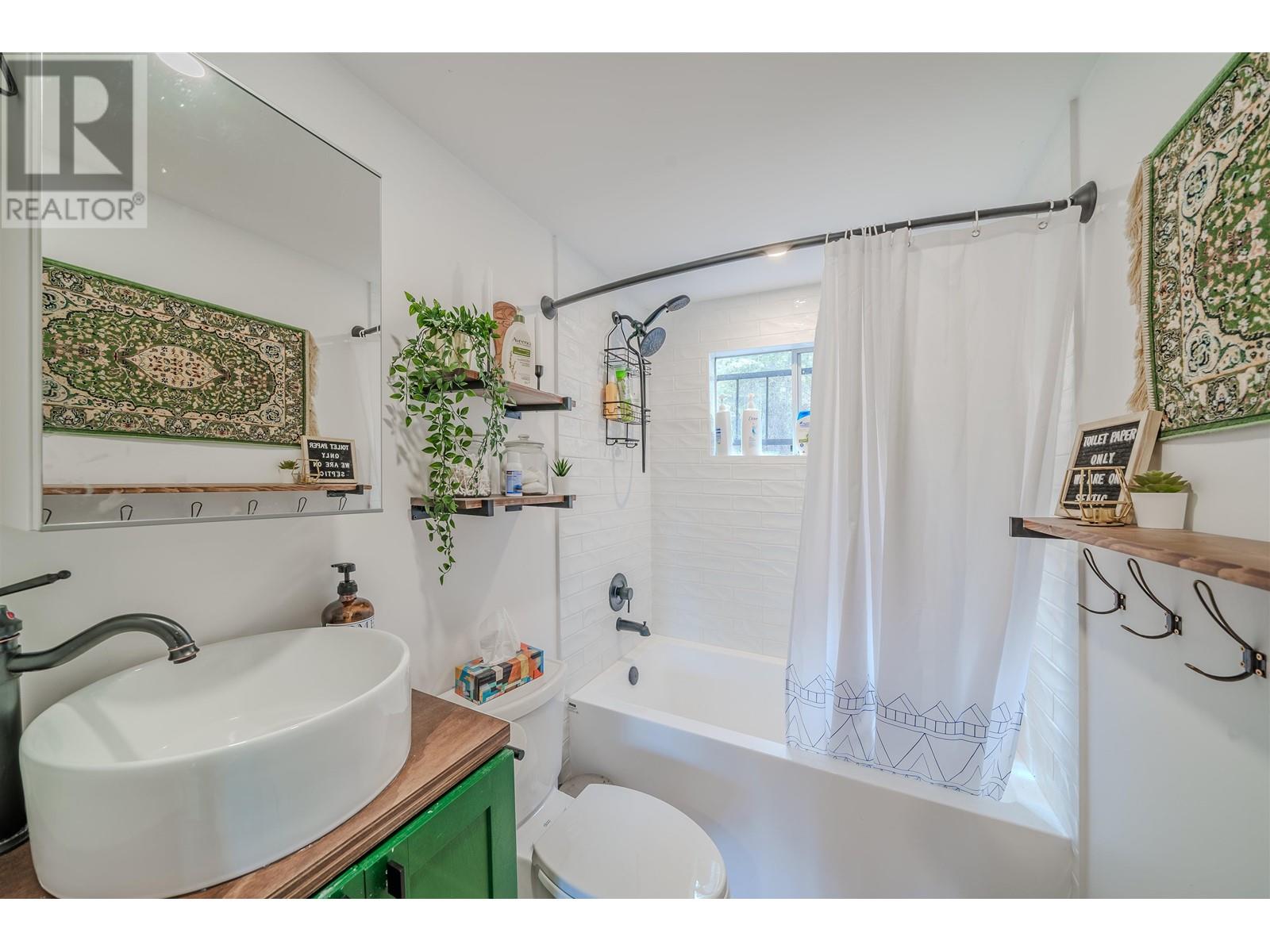 4616 CAVERLY ROAD, Lac La Hache